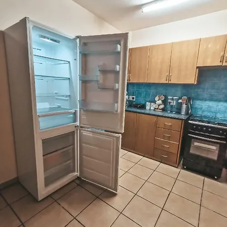 아파트 Freminore Apts 아이아 나파