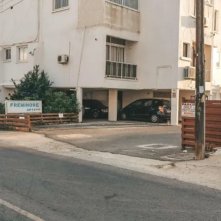 아파트 Freminore Apts *
